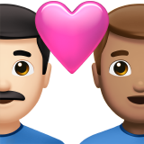 Pár se srdcem: Muž, Muž, Světlý odstín pleti, Střední odstín pleti pro Apple iOS 18.4