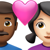 Coppia con cuore - Uomo: carnagione medio-scura, Donna: carnagione chiara per Apple iOS 18.4