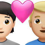 Para z sercem: Osoba, Mężczyzna, Jasny odcień skóry, Średnio-jasny odcień skóry dla Apple iOS 18.4