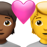 Pár se srdcem: Osoba, Osoba, Středně tmavý odstín pleti, Bez tónu pleti pro Apple iOS 18.4