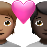Couple Avec Cœur: Adulte, Adulte, Peau Légèrement Mate, Peau Foncée pour Apple iOS 18.4