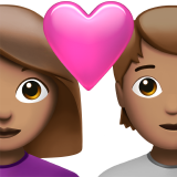 Paar mit Herz: Frau, Person, mittlerer Hautton für Apple iOS 18.4