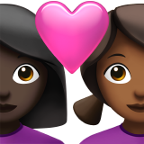 Pár se srdcem: Žena, Žena, Tmavý odstín pleti, Středně tmavý odstín pleti pro Apple iOS 18.4
