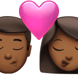 Kiss – Muž: středně tmavý odstín pleti, Žena: středně tmavý odstín pleti pro Apple iOS 18.4