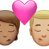 Kuss: Person, Mann, mittlerer Hautton, mittelheller Hautton für Apple iOS 18.4