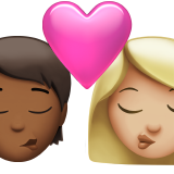 Polibek: Osoba, Žena, Středně tmavý odstín pleti, Středně světlý tón pleti pro Apple iOS 18.4