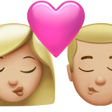 Bacio Tra Coppia: Donna, Uomo, Carnagione Abbastanza Chiara per Apple iOS 18.4
