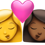 Sărut - Femeie: Fără nuanță a pielii, Femeie: Nuanță a pielii mediu-închisă pentru Apple iOS 18.4