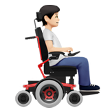 Osoba na motorovém invalidním vozíku otočená doprava: světlý odstín pleti pro Apple iOS 18.4