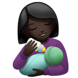 Femme Allaitant Un Bébé: Peau Foncée pour Apple iOS 18.4